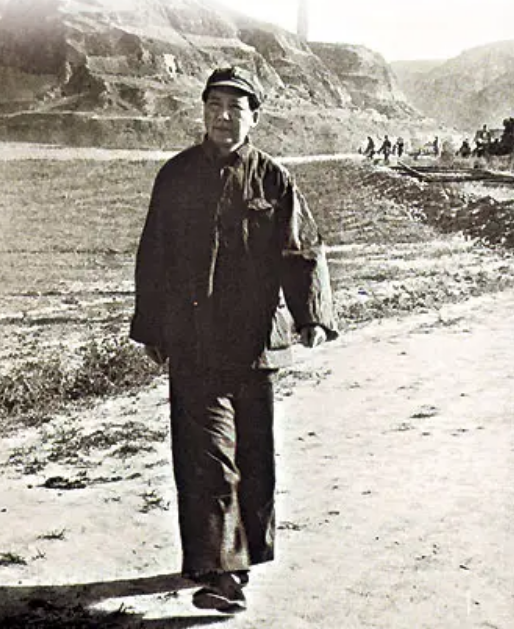 1938年毛主席接见抗大学员，生气地问：你到延安为什么不来看我？