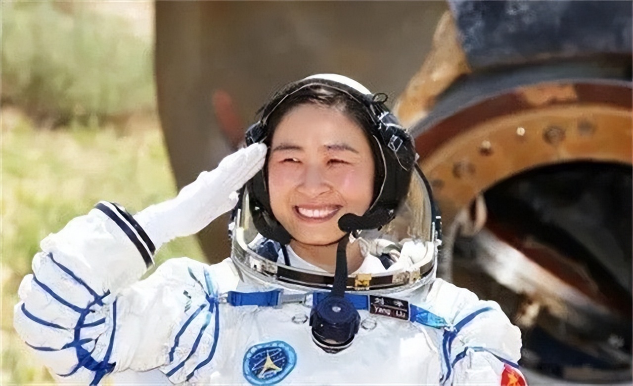 中国首位女宇航员:刘洋返回地球后为爱隐退,如今家庭事业双丰收