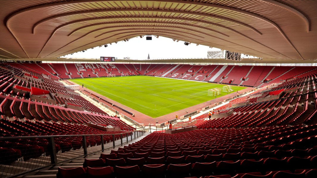 英超球场座位数（英超联赛20座球场巡礼）