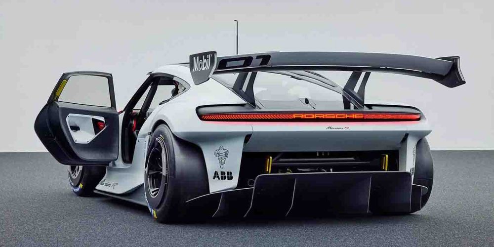 保时捷计划推出旗舰级纯电动 SUV，定位高于卡宴