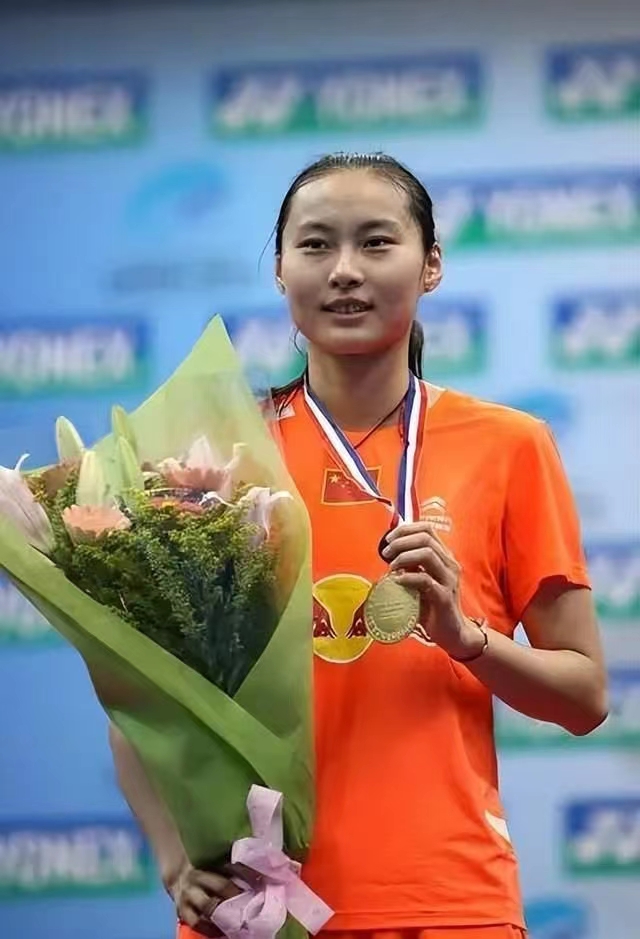 王仪涵世界杯完整视频(国羽一姐王仪涵:54次冠军换不