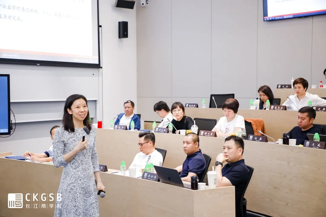 启迪企业家对社会的关注，长江商学院愿意坚持长久地做下去