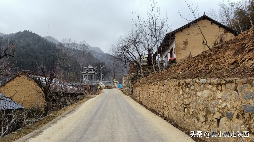 每小时都有班车经过的山谷，风景幽静迷人，探秘秦岭其实很简单