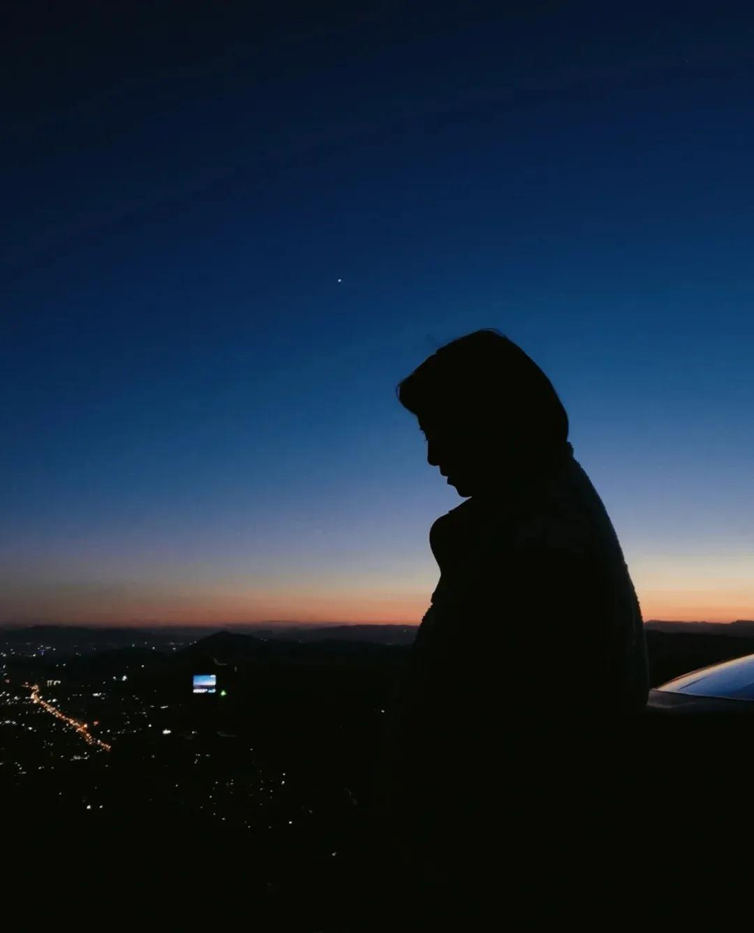 7,这座城市的夜很美,孤独的人总是很晚睡.