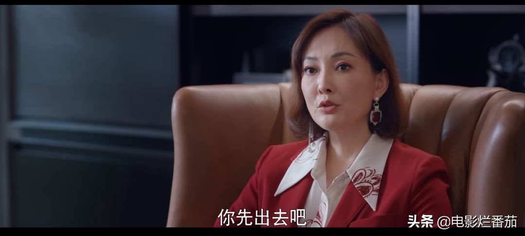 首播当晚，双卫视冠亚军，霸总靳东和“作女”李小冉的CP配一脸