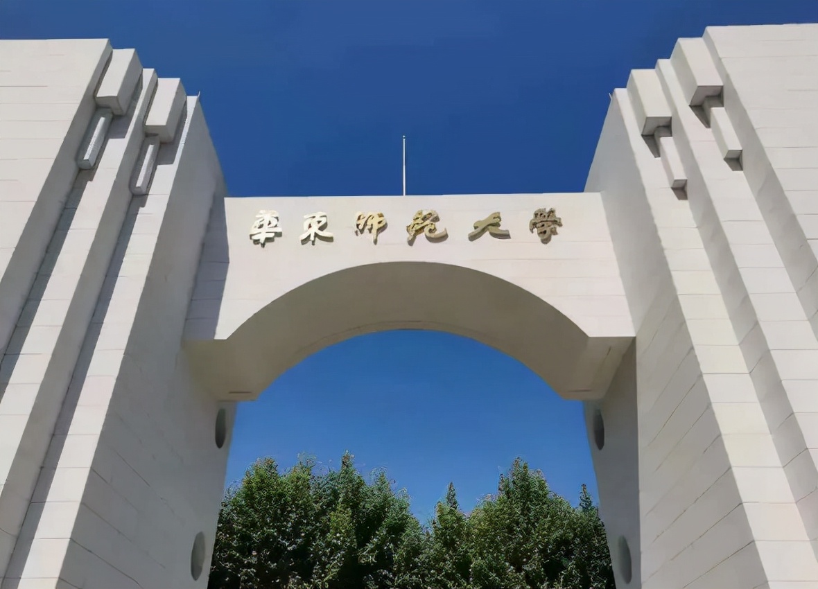 华东师大一中文系老师走红，气质儒雅神似靳东，不愧是研究古籍的