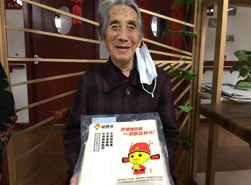 疫情无情，人间有爱｜“豆状元”捐赠物资暖人心