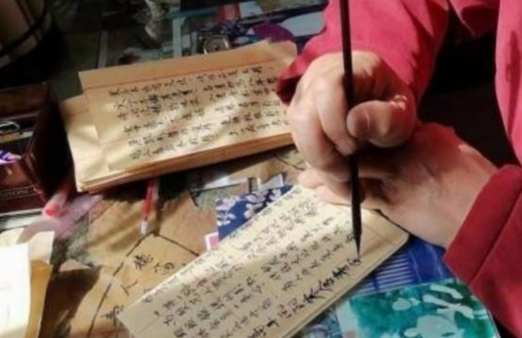 山西老汉张喜才：苦练书法50年，8年抄完四大名著，却被批无意义
