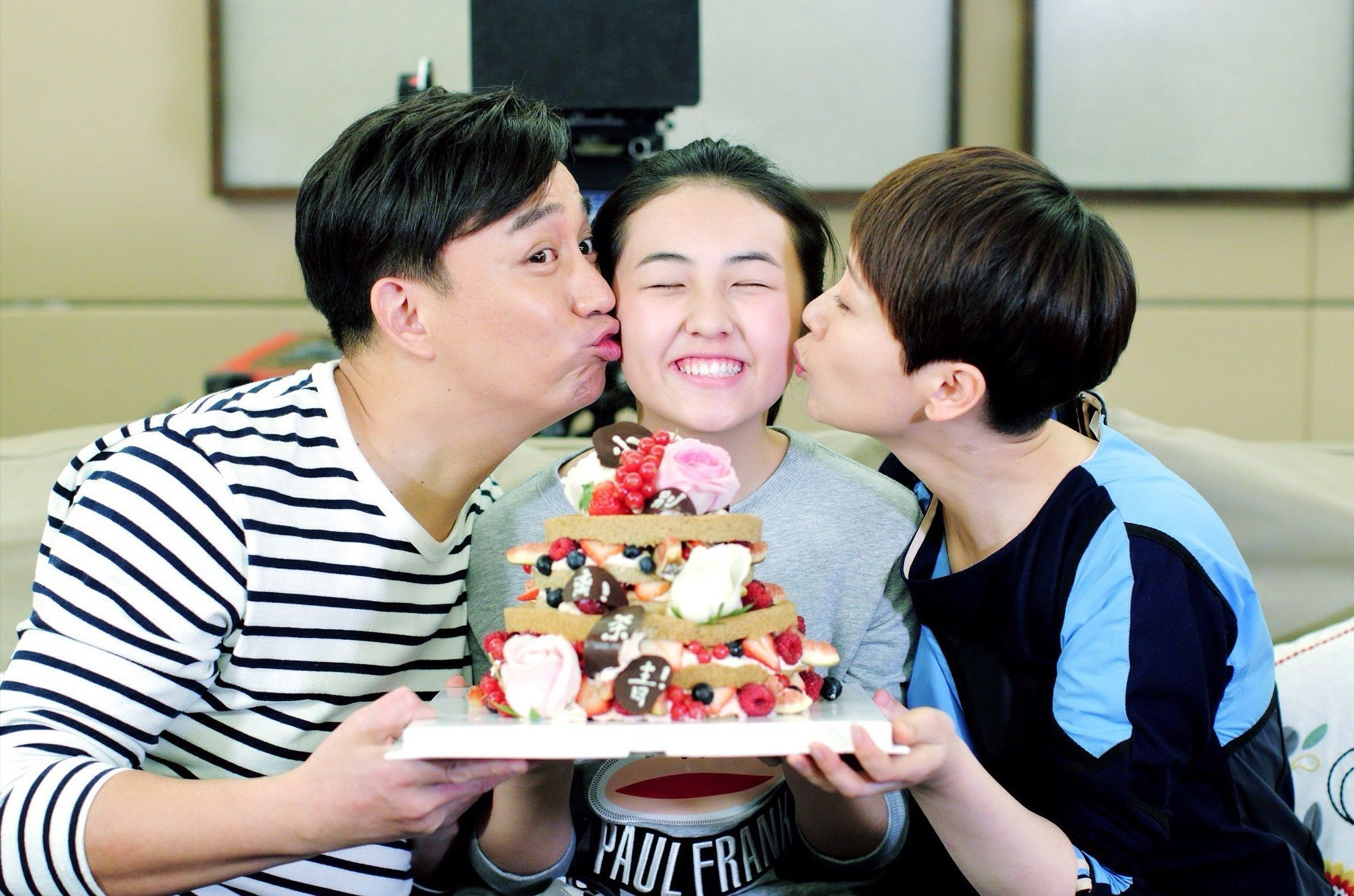 在剧中黄磊饰演的角色为方圆,与海清搭档夫妻,为张子枫出演角色方朵朵