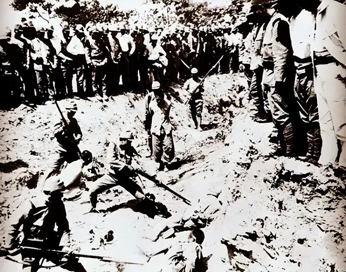 17岁混血少女劝降日军，却被拖入军事要塞，最终只留下一块头巾