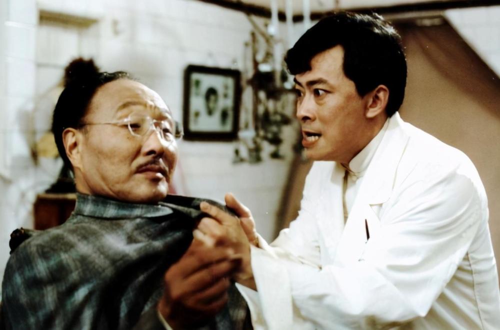 老戏骨王诗槐:离婚28年,带着患病儿子娶初恋,明星前妻现状如何