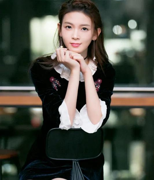 陈瑶：甜美可人，温婉大方，气质优雅