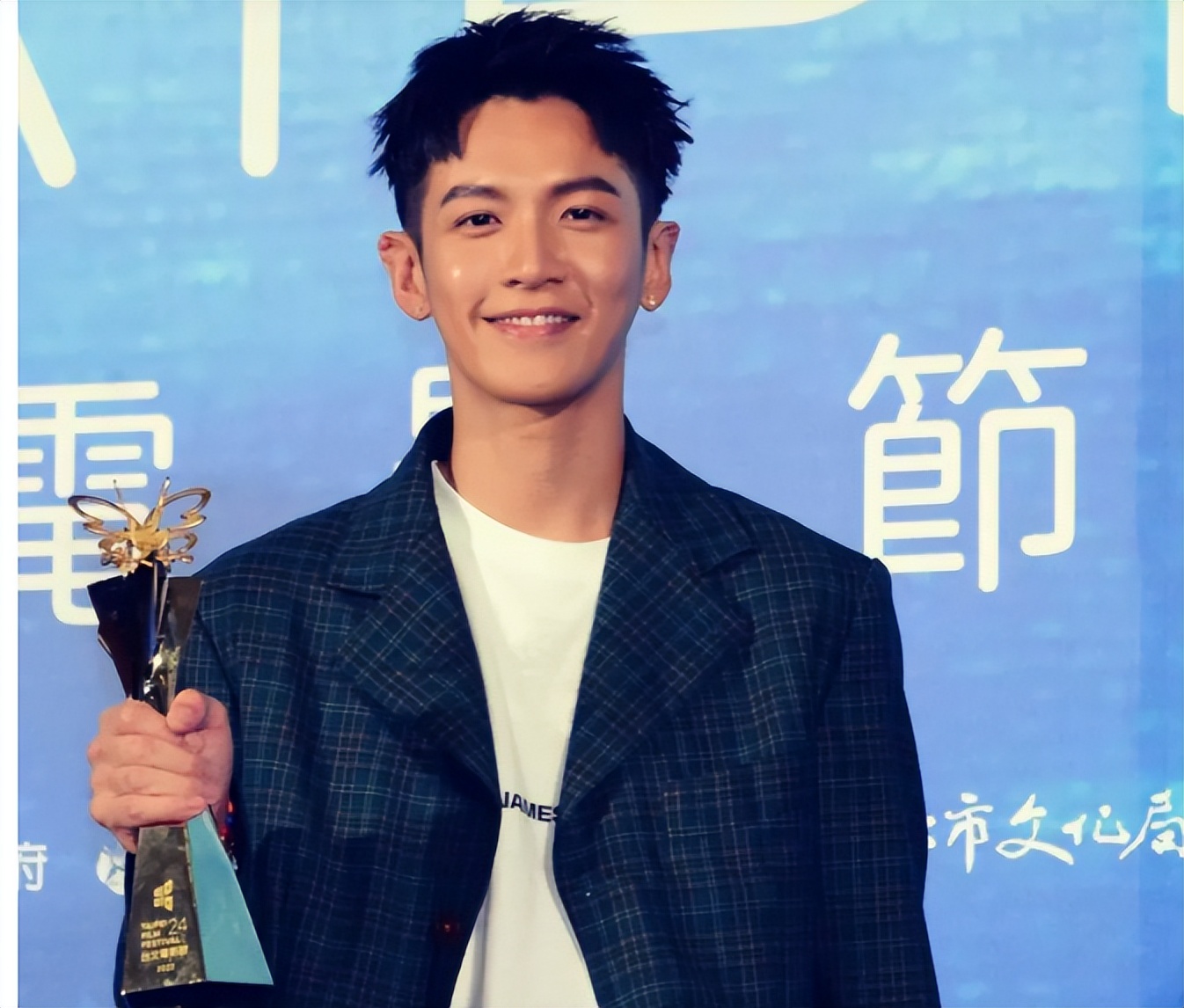 柯震东复出拿影帝，谁还记得剥皮拆骨45小时，全家烧死的缉毒警察