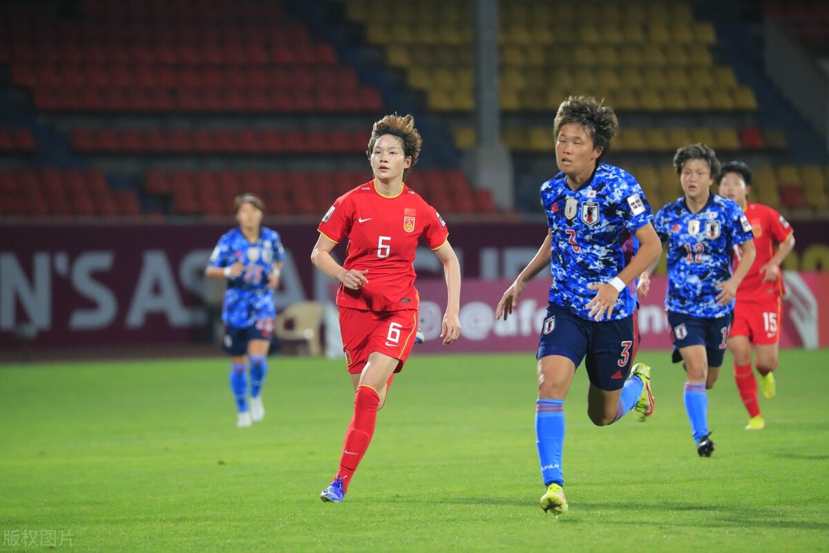 报道中国女足逆转日本进决赛(亚洲杯-王珊珊绝平朱钰神勇中国女足点球战6-5日本，决赛会师韩国)