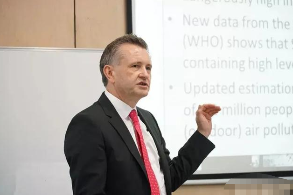 985大学副教授晒工资单，看到公积金金额，网友：比我工资都高