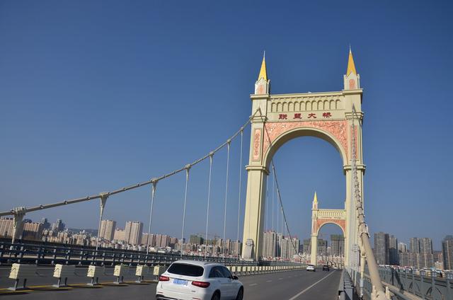 寶雞一奇葩大橋,是當地的標誌性建築,受到許多人的吐槽