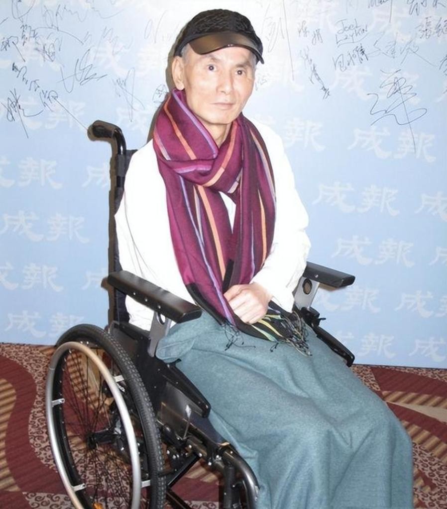 身后事靠朋友，靠救济金度日，这9位港星晚年生活，比你想的凄惨