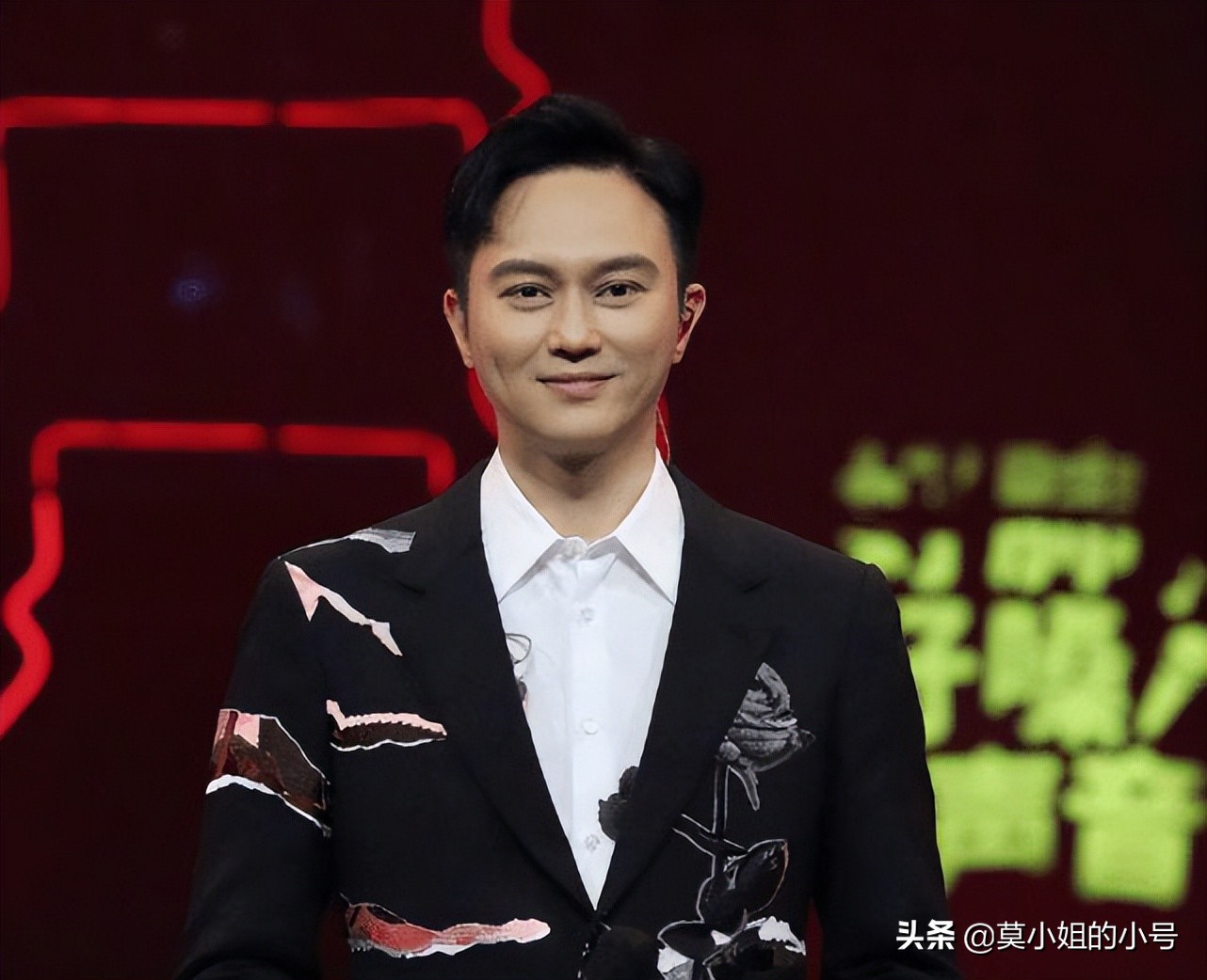 独宠爱妻，不炒绯闻，个个情史干净，这8位男星堪称娱乐圈清流