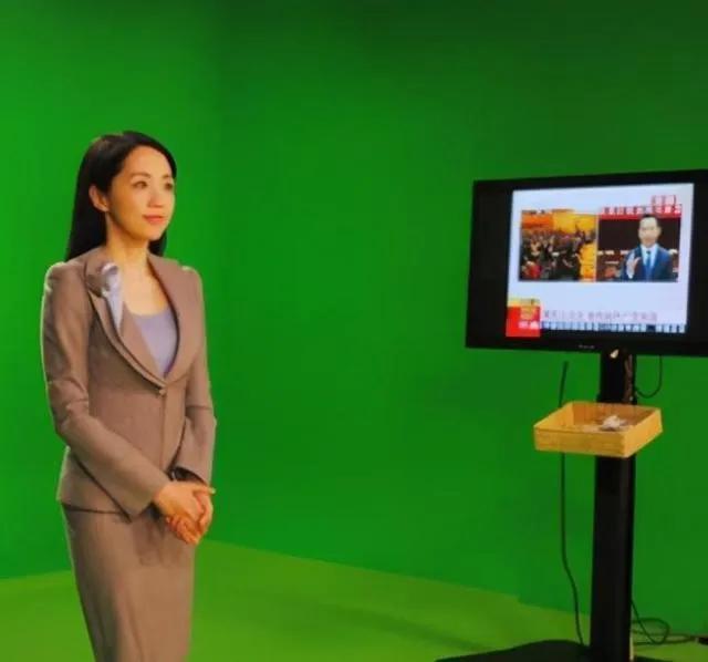 “气象小姐”杨丹：食堂路上捡来一个老公，主持27年无失误