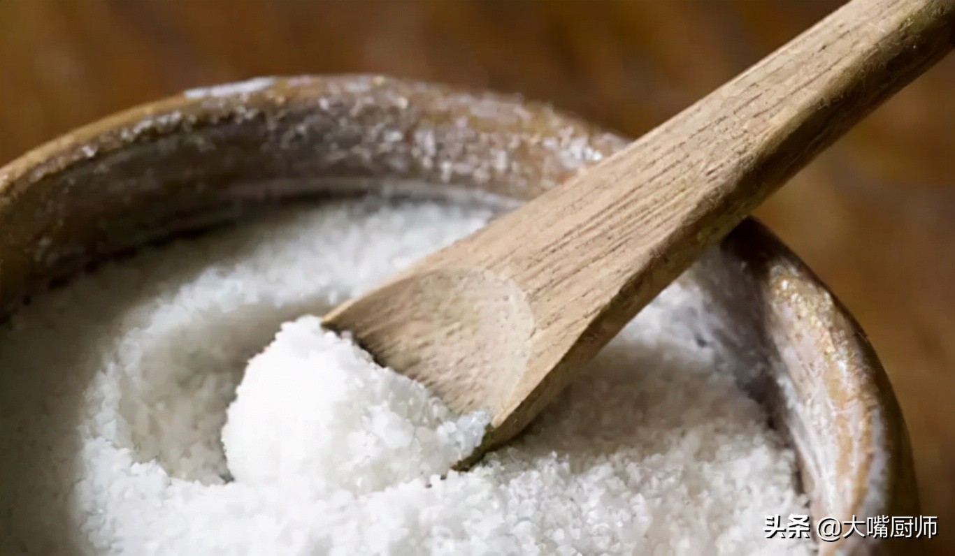 粗盐和细盐的区别（购买食盐的正确方法技巧）