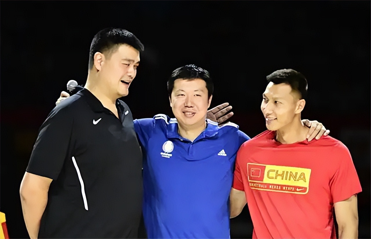 王治郅老婆周蕾身高（19年，王治郅二婚娶小14岁美女主持，与前妻的18岁儿子身高2米05）