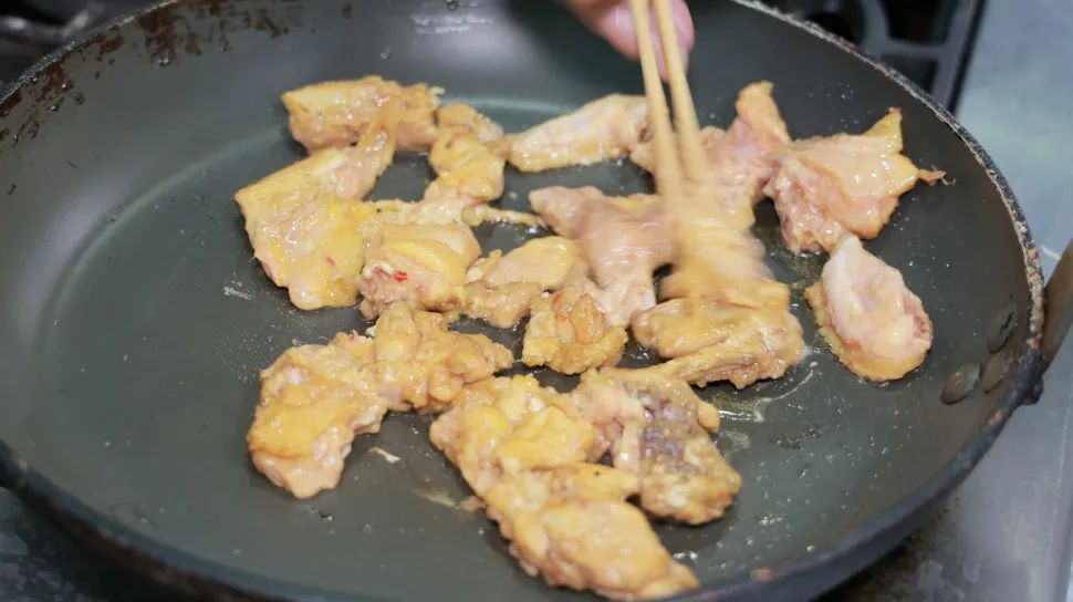 生煎鸡(美食厨房｜生煎水果鸡)