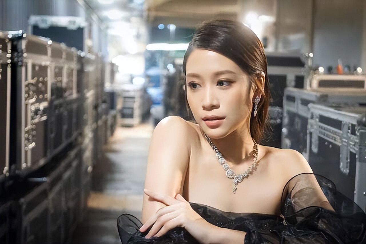 被雪藏?tvb小花被调至资讯节目拒穿短裙走光,资源减少疑被闲置