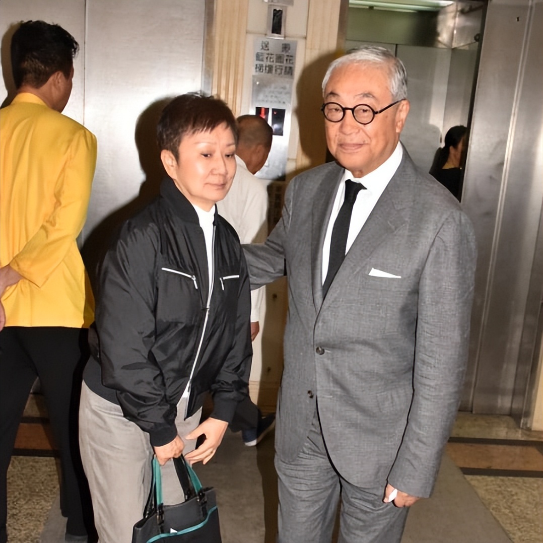 曾江生前曾表态不怕死亡，反担心病太久连累妻子，与焦姣伉俪情深