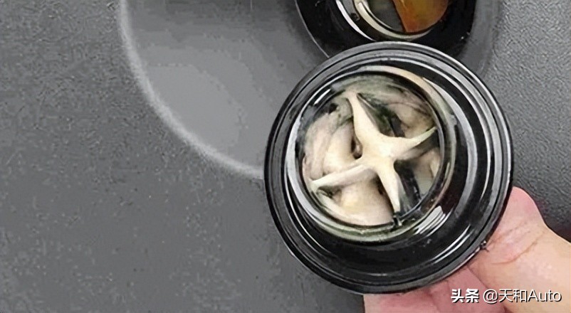 解析夏季防凍液損耗快的原因，以及車輛防凍液的正確補充方式