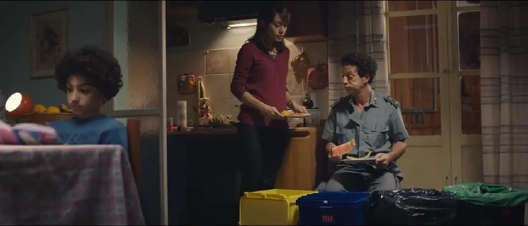 意大利讽刺喜剧《小镇风云》，比腐败更可怕的是愚昧的民众