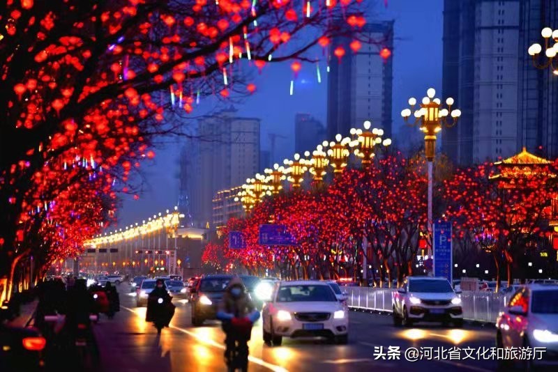 河北定州：喜庆“中国红”