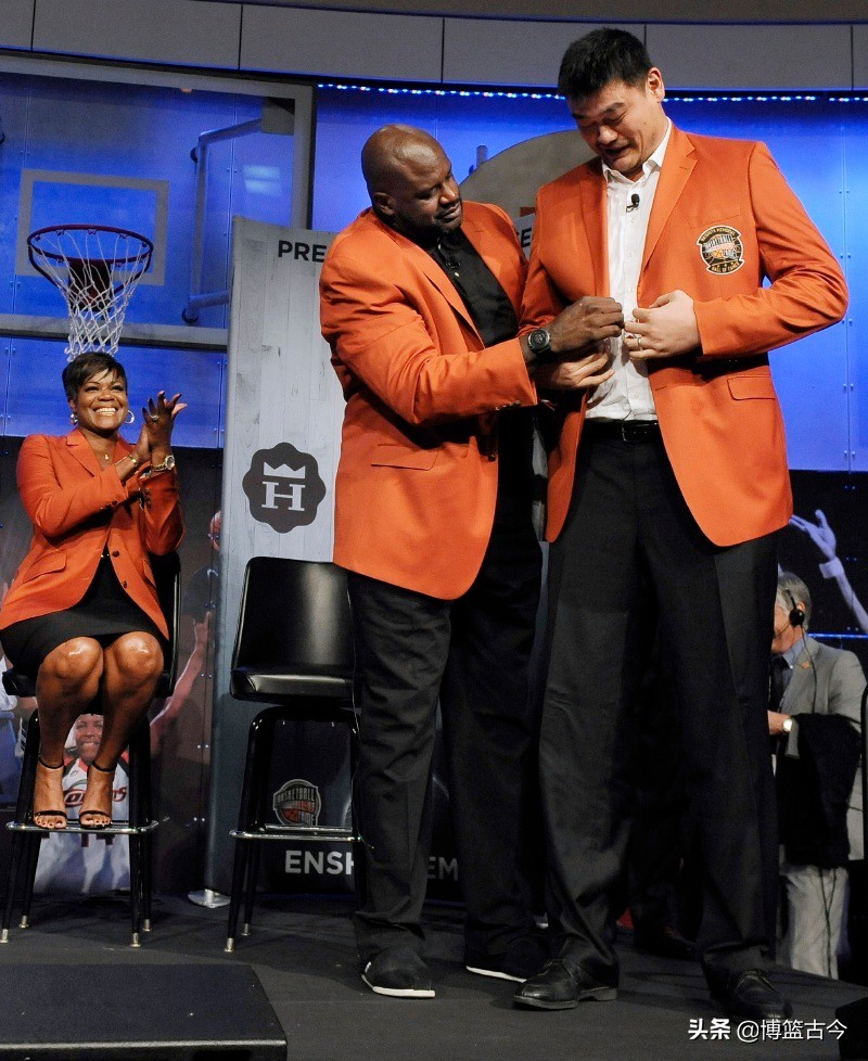 为什么nba打球很和谐（NBA高情商的四个段位：洛瑞关心队友，姚鲨风趣，詹姆斯八面玲珑）