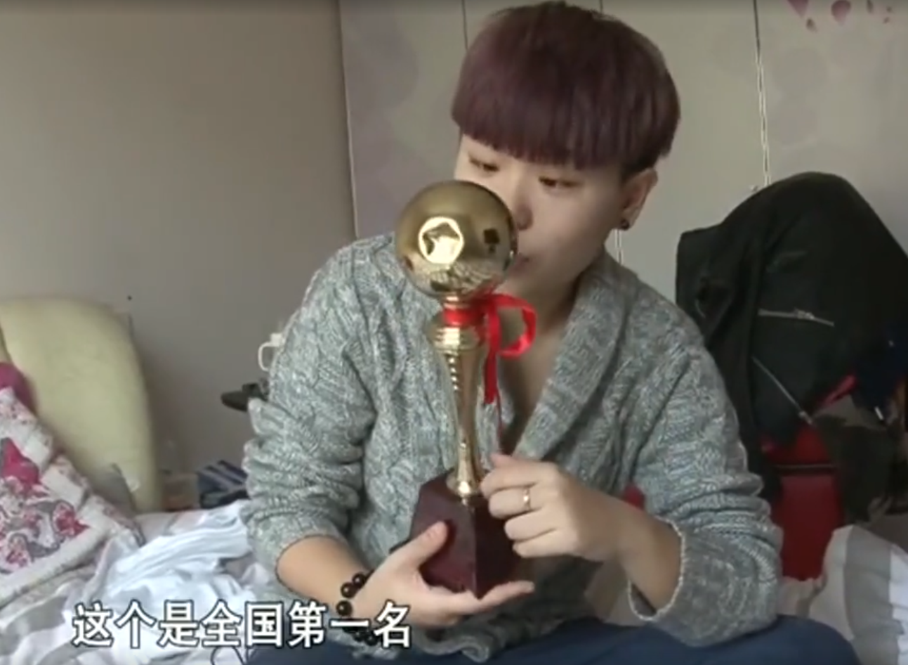 辽宁富家女：每天早饭300块，一双鞋穿三次就扔，喜欢和母亲对打