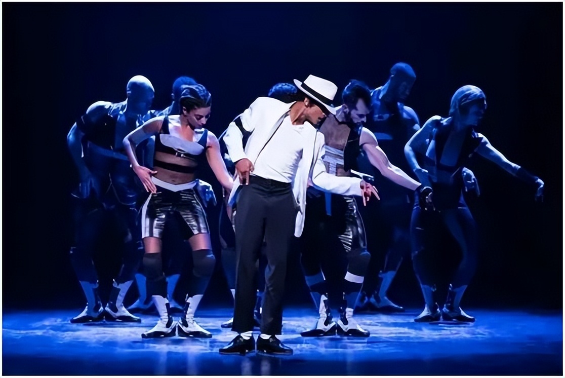 值得一提的是迈克尔·杰克逊从1992年名下就设立了39个慈善机构,每家