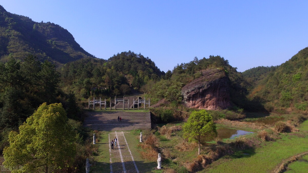 高考状元杨仁荣留下神秘短信后消失，母亲身患癌症，苦寻儿子9年