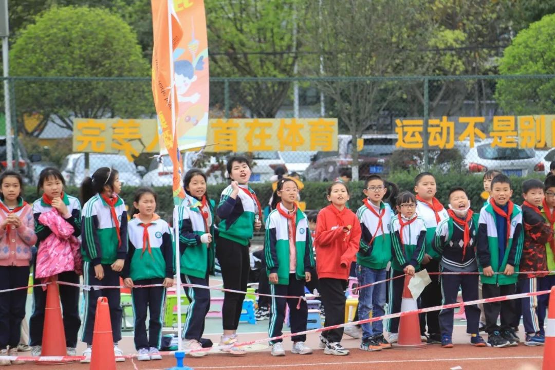 行雅中队，逐光而行｜记天府新区南湖小学南湖小学4.5班行雅中队