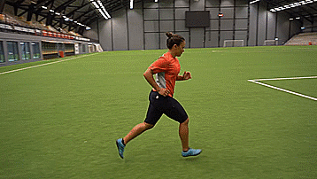 足球怎么踢得远且快（这三个错误使你跑得更慢）