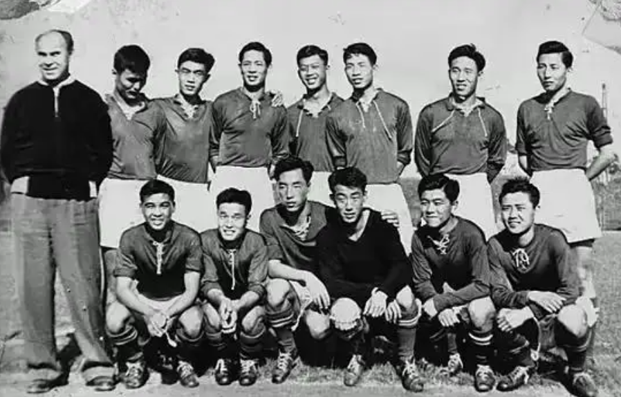 卫生中国足球队没有参加世界杯(1964年国足大败，贺龙下令将之解散，队员全被送部队练“硬骨头”)