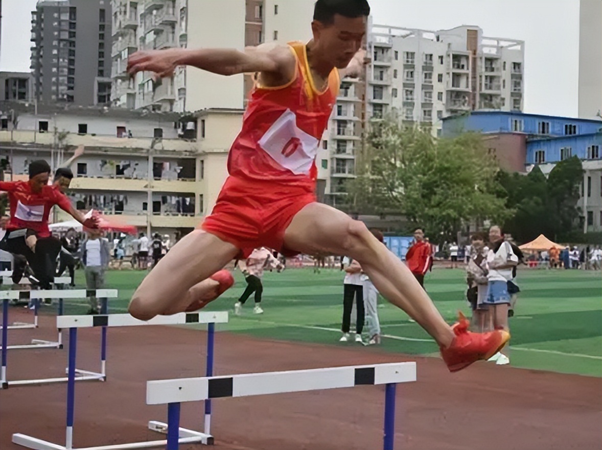 我怕是因为体育没上大学的机会(“天生身体不好，不能考重点高中了”？体育中高考的规则，公平吗)