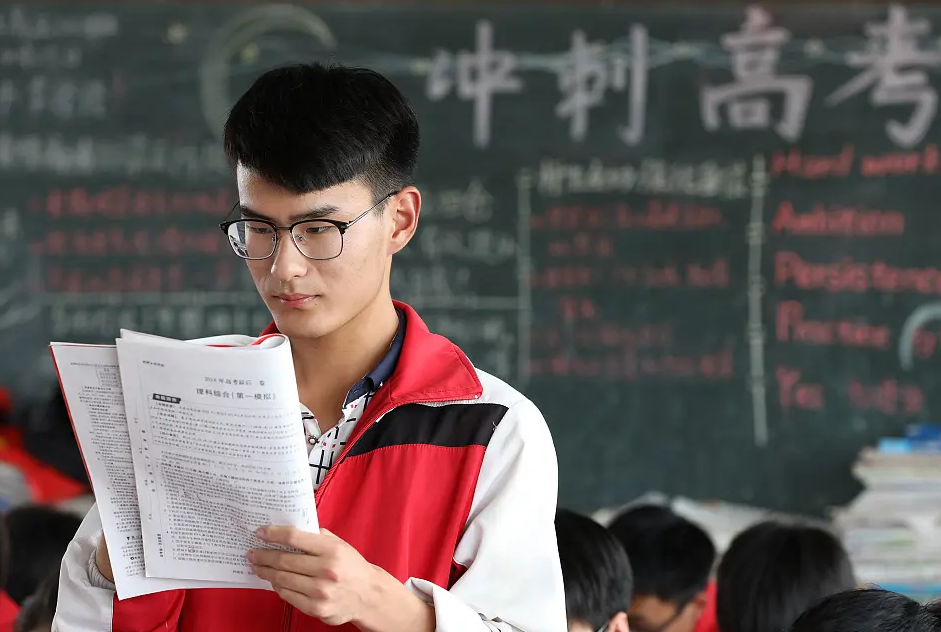 2022高考进入倒计时，学生若想考上本科，分数需要达到多少？