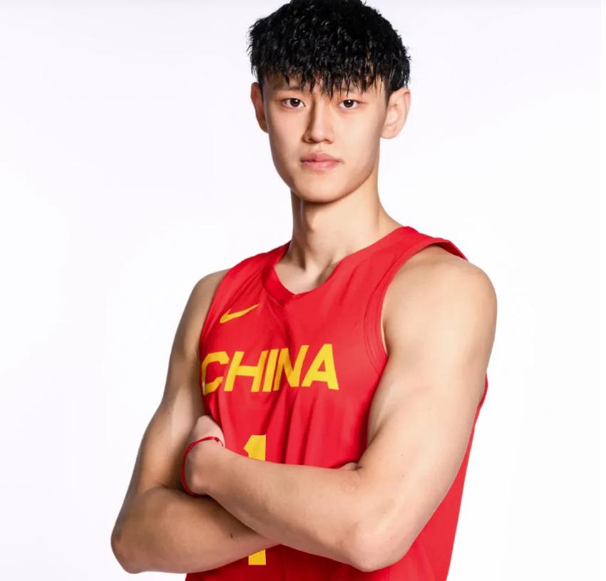 中国男篮官宣：12人参赛大名单出炉，4人被淘汰 球迷：出人意料