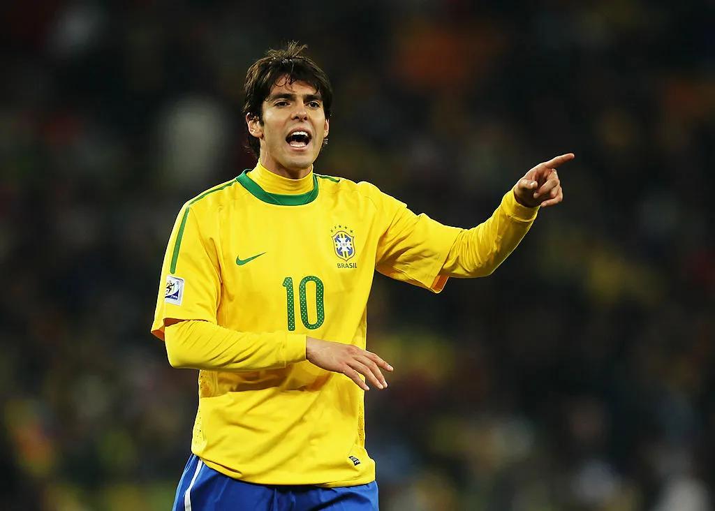 巴西10号球员的名字(本世纪巴西队的四个十号,谁的历史地位更高?
