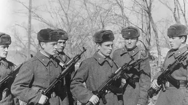 �䱦��ս�ۣ���ž��ɻ��������Ƚ���T-62̹�ˣ�������ı�ݻ�