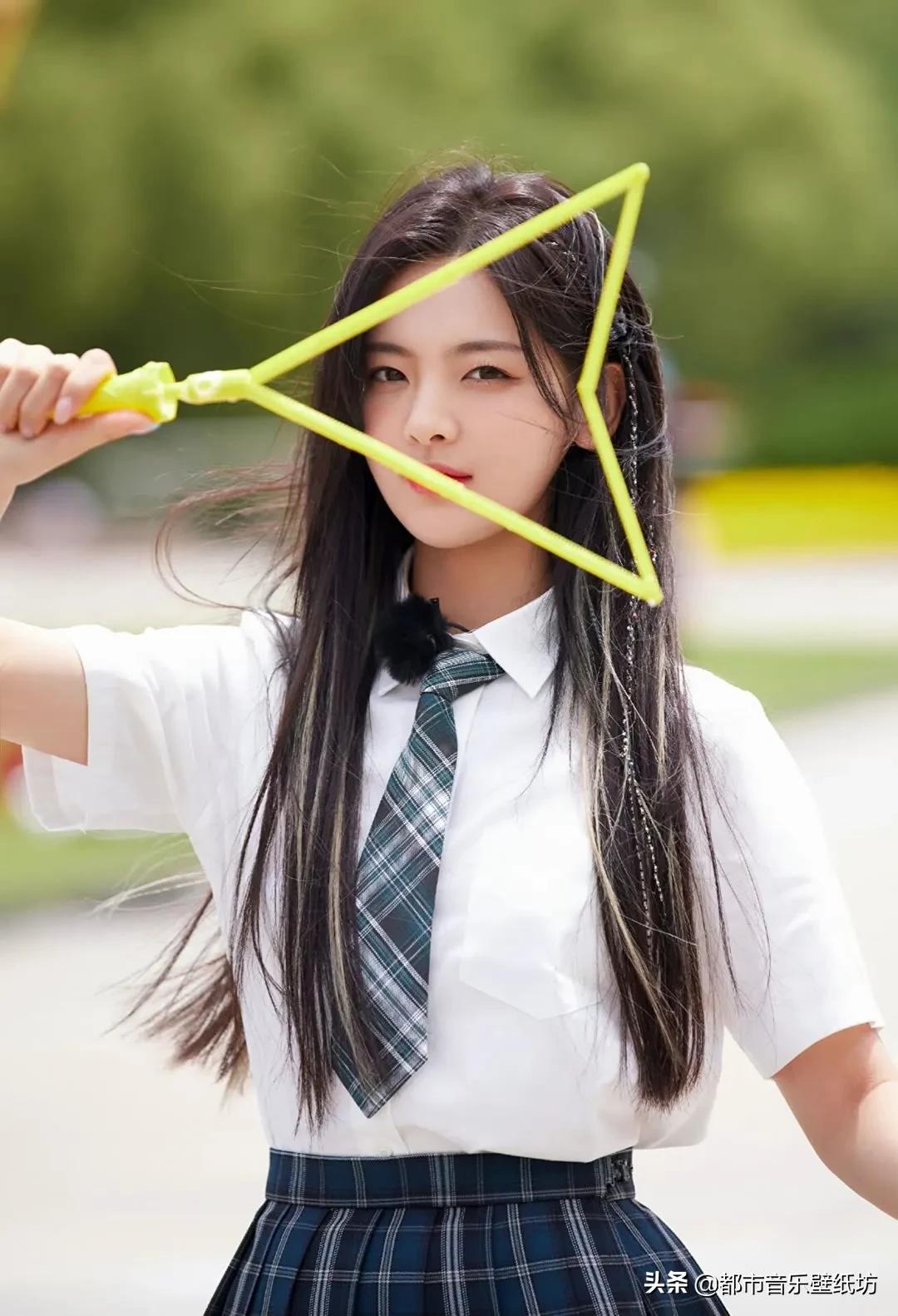 杨超越高清时尚穿搭美图壁纸