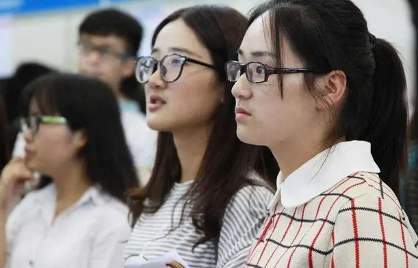 985硕士晒公务员6年的真实收入，网友看了羡慕不已，铁饭碗太香了