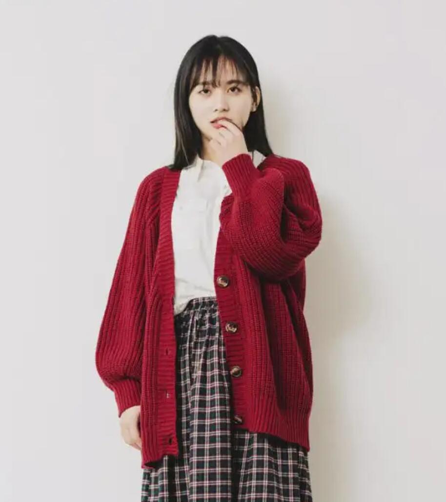 开衫毛衣怎么搭配好看(五种穿搭搭配技巧让你穿出高级感)