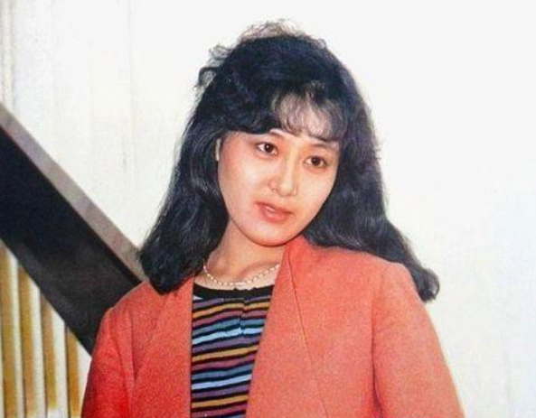 吴玉芳:嫁"乒乓王子"江嘉良隐退生两女,恩爱34年,幸福美满
