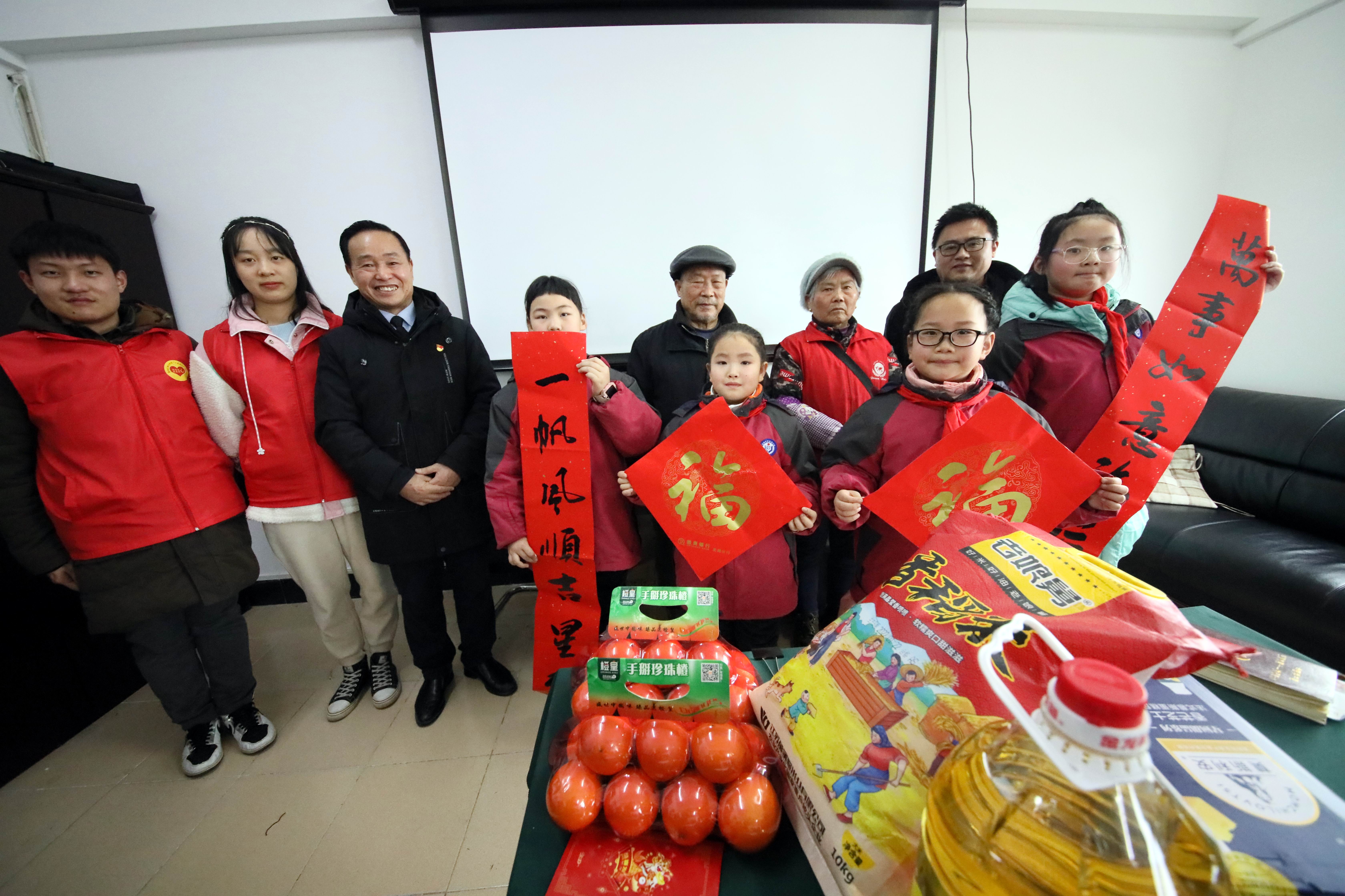 安徽芜湖：新春佳节前全国劳模走进社区，活动里有传承更有感动