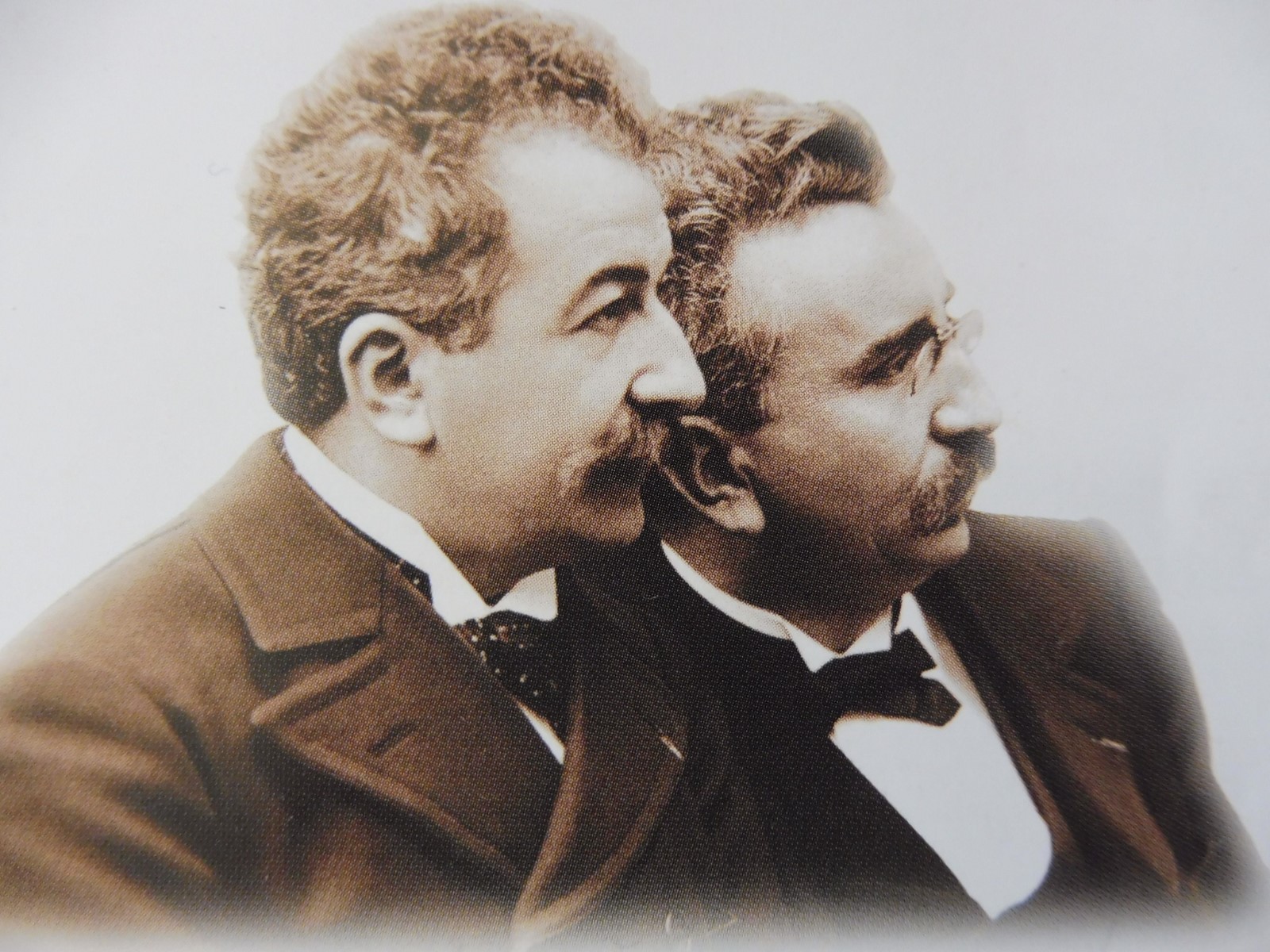 另一种早期的拍摄和放映电影系统是由德国人马克斯和挨米尔两兄弟发明