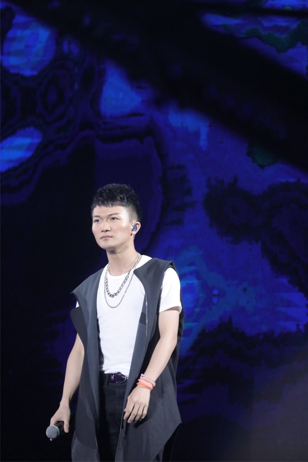 周深：因为个子只有161，生活中烦恼不少，喜欢比自己高的女朋友